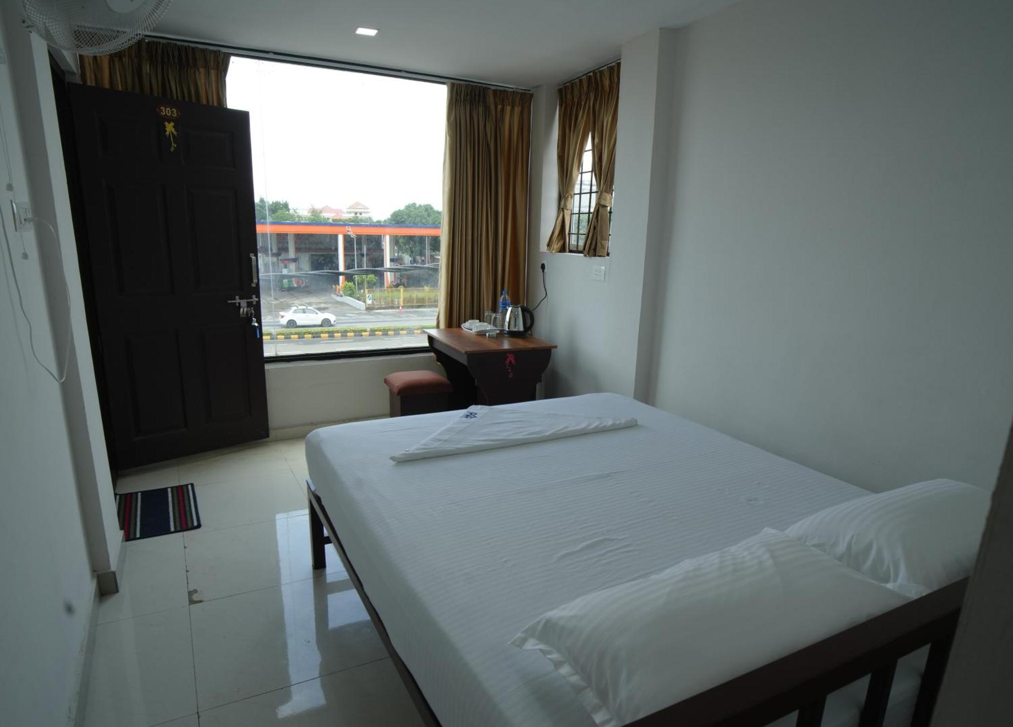 Port View Residency Pvr Hotel Nedumbassery Buitenkant foto