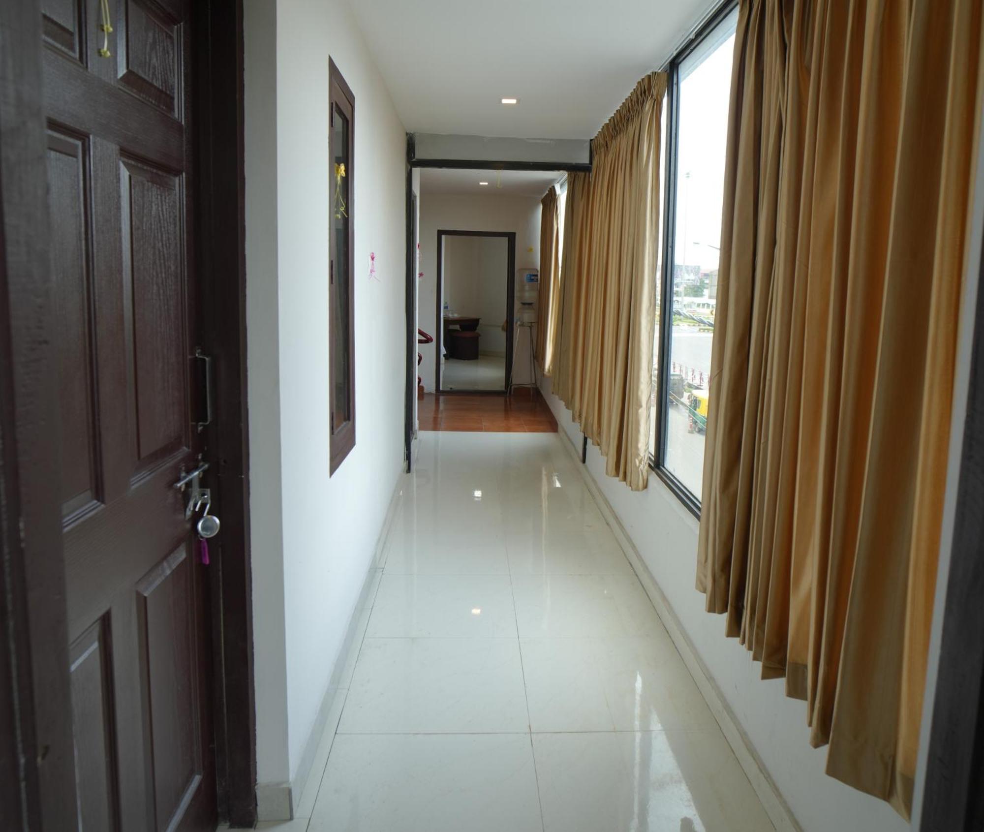 Port View Residency Pvr Hotel Nedumbassery Buitenkant foto